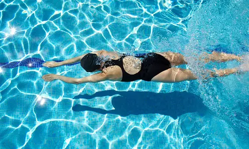 நீச்சல் பயிற்சி செய்வதால் கிடைக்கும் பலன்கள்... எப்போது செய்யக்கூடாது?