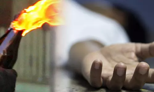 பெட்ரோல் குண்டு வீச்சில் காயமடைந்த டாஸ்மாக் ஊழியர் பலி- கொலை வழக்காக மாற்றி போலீசார் விசாரணை