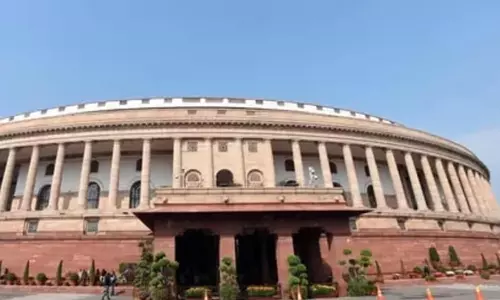 கடும் அமளி எதிரொலி- 3வது நாளாக முடங்கியது பாராளுமன்றம்