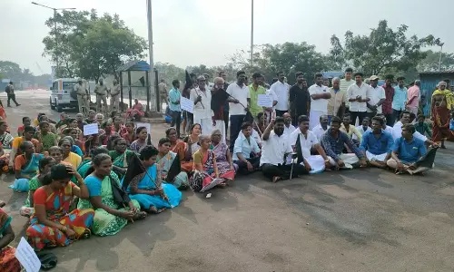 காரைக்கால் தனியார் துறைமுகத்தை பொதுமக்கள் முற்றுகை