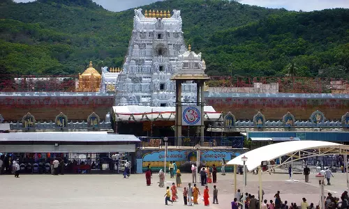 திருப்பதி கோவிலில் ஆழ்வார் திருமஞ்சனம் 21-ந் தேதி நடக்கிறது