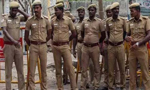 ஊராட்சி மன்ற தலைவருக்கு  சொந்தமான இடங்களில்  போலீசார் சோதனை