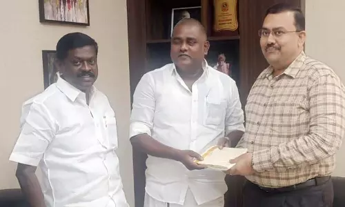 தென்காசி மாவட்டத்தில்  பல்வேறு கோரிக்கைகள் தொடர்பாக கலெக்டரிடம், சிவபத்மநாதன் மனு