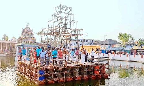 எட்டுக்குடி சுப்பிரமணியர் கோவிலில் தெப்பம் வெள்ளோட்டம்