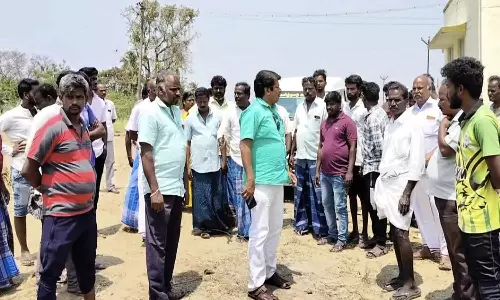 நீர்பிடிப்பு பகுதியில் புதிய பள்ளி கட்டிடம் கட்ட எதிர்ப்பு