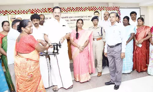 மகளிர் சுய உதவி குழுக்களுக்கு ரூ.1 கோடி கடன் உதவி