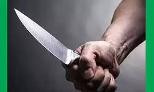 மகனை கத்தியால் வெட்டிய தந்தை