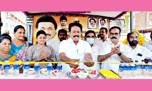 தி.மு.க. சார்பில் 2 இடங்களில் கோடைகால குடிநீர் பந்தல்