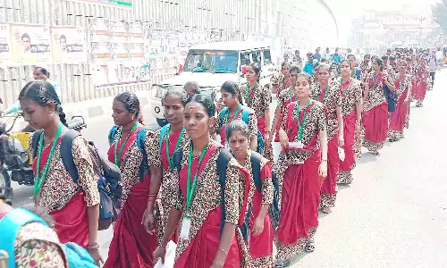 அரசு துறைகளில் குறைபாடு இருந்தால் கோர்ட்டை அணுகலாம்