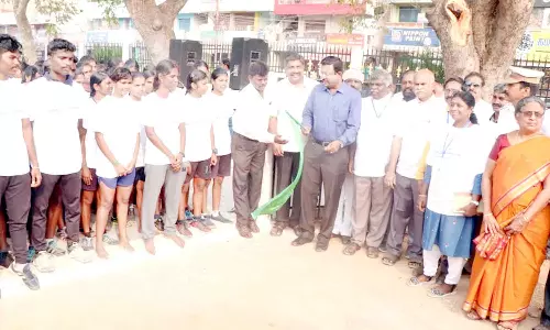 தஞ்சையில், விழிப்புணர்வு மாரத்தான் போட்டி- கலெக்டர் தொடங்கி வைத்தார்