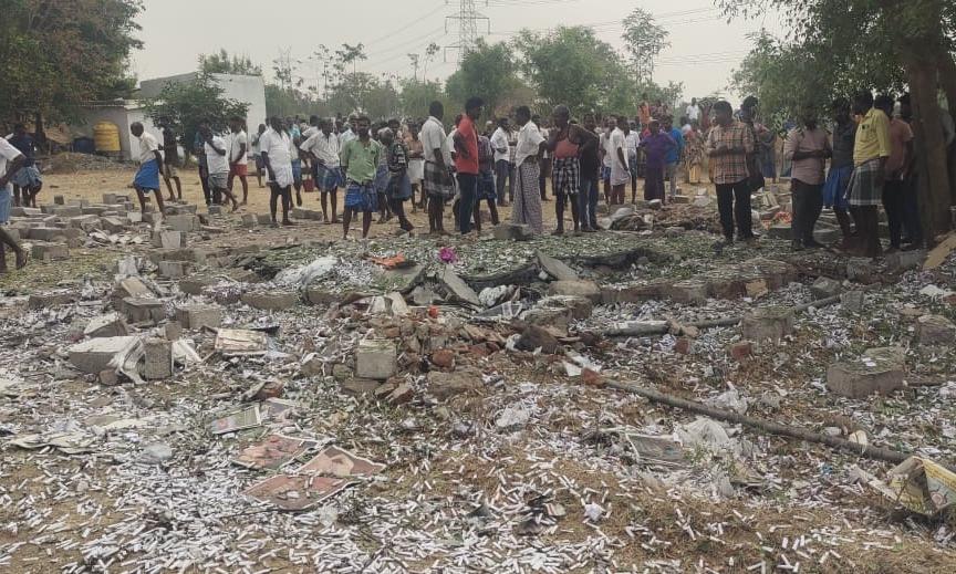 பென்னாகரம் அருகே பட்டாசு ஆலையில் வெடி விபத்து- 2 பேர் பலி