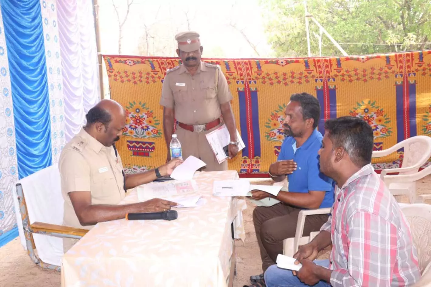 தருமபுரி காவல் துறை சார்பில் பொதுமக்கள் குறைதீர்க்கும் சிறப்பு முகாம் தருமபுரி காவல் துறை சார்பில் பொதுமக்கள் குறைதீர்க்கும் சிறப்பு முகாம்