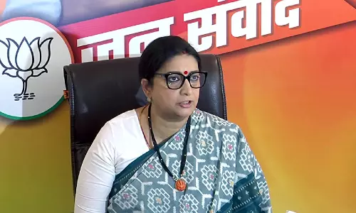 ஜனநாயகம் ஆபத்தில் இல்லை; காங்கிரஸ் தான் அழிவுப்பாதையில் உள்ளது: ஸ்மிரிதி இரானி