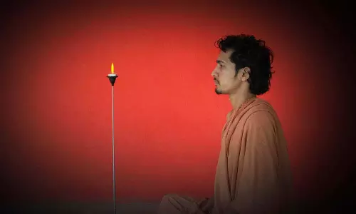 கண்களை திறந்து கொண்டு தியானம் செய்வது எப்படி?