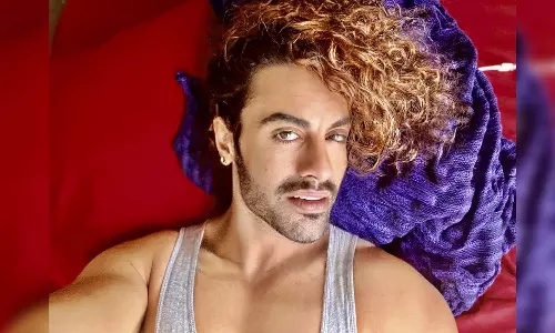 அமெரிக்காவில் பயங்கரம்: பஞ்சாப் நடிகருக்கு கத்திக்குத்து.. மர்ம மனிதன் வெறிச்செயல்