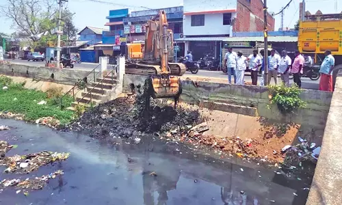 குமாரபாளையத்தில் கோம்பு பள்ளம் கால்வாய் தூர்வாரும் பணி தீவிரம்