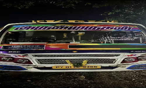 திண்டிவனம் அருகே  அனுமதியின்றி இயக்கப்பட்ட தனியார் பஸ்சுக்கு அபராதம்