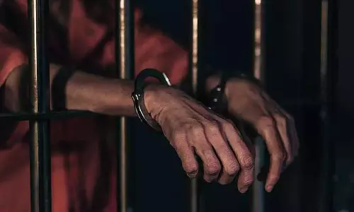 உணவு டெலிவரி நிறுவன ஊழியர் சிறையில் அடைப்பு