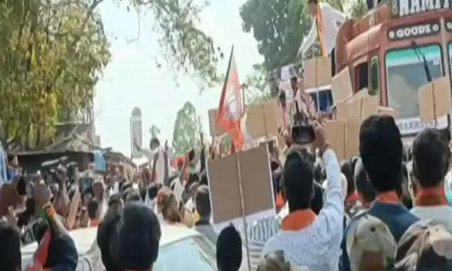 சுற்றிவளைத்து கெரோ செய்த பாஜக தொண்டர்கள்... பிரசாரத்தை ரத்து செய்து திரும்பிய எடியூரப்பா