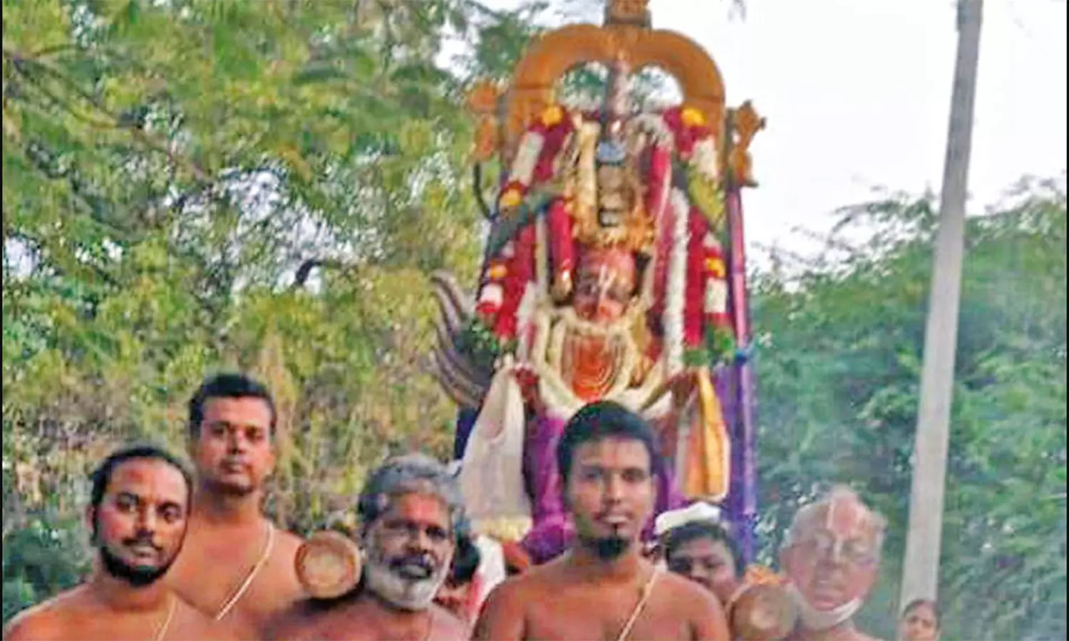 ஸ்ரீவைகுண்டம் அருகே அப்பன் கோவிலில் கருடசேவை