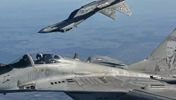 உக்ரைனுக்கு போர் விமானங்களை வழங்கும் போலந்து உக்ரைனுக்கு போர் விமானங்களை வழங்கும் போலந்து