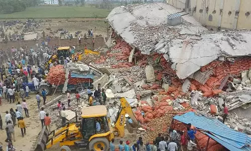 உ.பியின் சம்பாலில் குளிர்சாதன குடோனின் கூரை இடிந்து விழுந்து விபத்து- 8 பேர் பலி