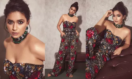 கீர்த்தி சுரேஷ் கவர்ச்சி புகைப்படங்கள் இணையத்தில் வைரல்