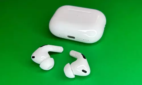 ஐதராபாத் அருகே ரூ.1,800 கோடியில் ஏர்பட்ஸ் தயாரிக்கும் தொழிற்சாலை- தெலுங்கானா அரசுடன் ஒப்பந்தம்