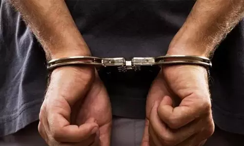 ஓடும் பேருந்தில் பெண்ணிடம் தகராறு கட்டிட தொழிலாளி கைது