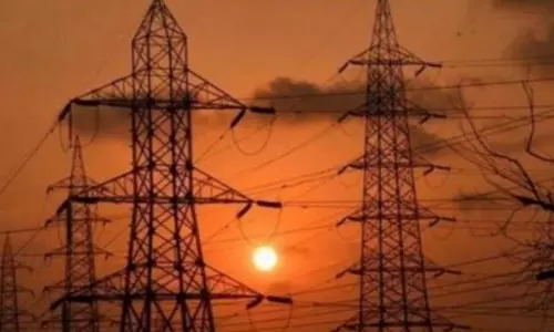 கழிவுநீரை வெளியேற்றிய 7 சாயப்பட்டறைகளின் மின் இணைப்பு துண்டிப்பு