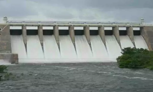 அத்திக்கடவு-அவிநாசி திட்ட சோதனை ஓட்டம் குளம், குட்டைகளில் தண்ணீர் வழிந்தோடுவதால் விவசாயிகள் மகிழ்ச்சி