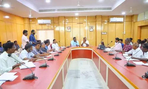 தூத்துக்குடி மாநகராட்சியில்  வளர்ச்சி பணிகள் குறித்த ஆய்வு கூட்டம்