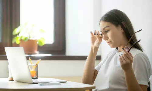 தினமும் 4 மணி நேரத்திற்கு மேல் கம்ப்யூட்டர் உபயோகிப்பவர்களுக்கு ஏற்படும் பாதிப்புகள்...