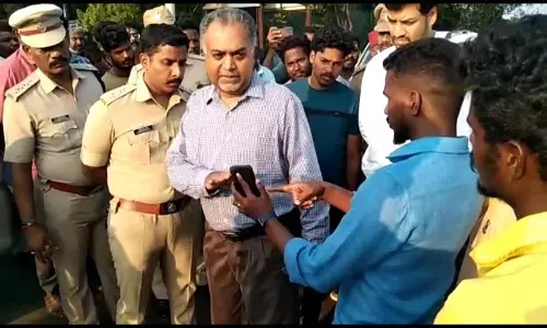 காரைக்காலில்  ஆய்வுக்கு சென்ற கலெக்டரிடம்  கிராம மக்கள் கண்ணீர் மல்க புகார்