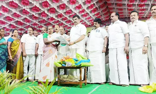 ராயக்கோட்டையில் நலத்திட்ட உதவிகள் வழங்கும் விழா