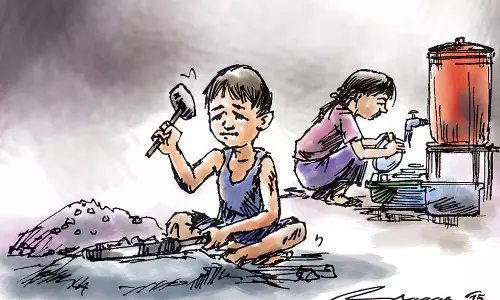 குழந்தைத் தொழிலாளர் பணிபுரிவது கண்டறிந்தால் இலவச தொலைபேசியில் பொதுமக்கள் புகார் தெரிவிக்கலாம்