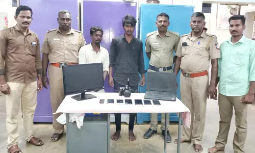 கடைகளில் கொள்ளையடித்து கைதான 3 பேர் சிறையில் அடைப்பு