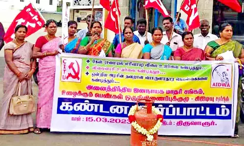 திருவாரூரில் சமையல் எரிவாயு விலை உயர்வை கண்டித்து ஆர்ப்பாட்டம்