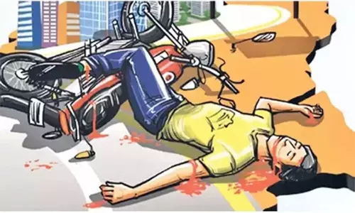 பைக் மோதி பூசாரி பலி