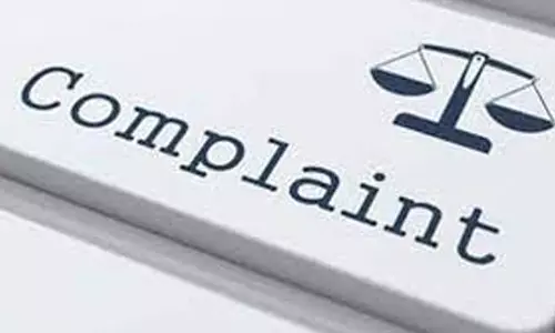 கொலை மிரட்டலால் 2 ஆண்டாக கணவர் வீட்டை விட்டு வெளியே செல்லவில்லை- இளம்பெண் கண்ணீர் புகார்