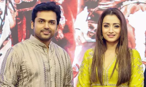 திரிஷாவிடம் மண்டியிட்ட கார்த்தி.. செம அப்டேட் கொடுத்த பொன்னியின் செல்வன்