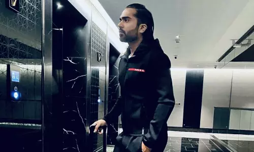 நியூ லுக்கில் மாஸ் காட்டிய சிம்பு.. ஹார்ட் விடும் ரசிகைகள்..