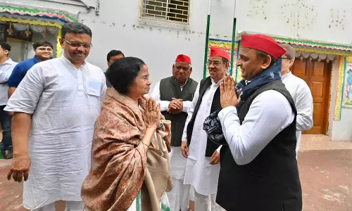 மத்தியில் காங்கிரஸ் அல்லாத புதிய கூட்டணி: அகிலேஷ், மம்தா பானர்ஜி முடிவு