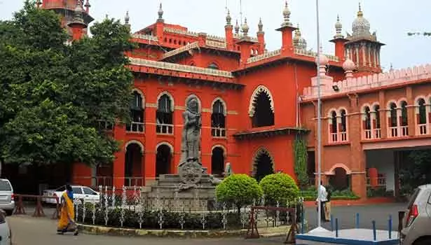 அதிமுக பொதுச்செயலாளர் தேர்தலை எதிர்த்து வழக்கு- நாளை அவசரமாக விசாரிக்கிறது ஐகோர்ட் அதிமுக பொதுச்செயலாளர் தேர்தலை எதிர்த்து வழக்கு- நாளை அவசரமாக விசாரிக்கிறது ஐகோர்ட்