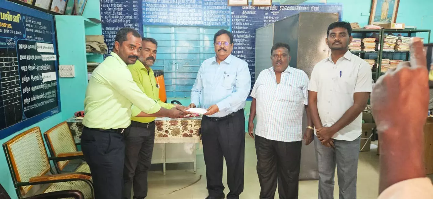 இம்மிடிநாயக்கனப்பள்ளி அரசு பள்ளிக்கு ரூ.1 லட்சம் நன்கொடை இம்மிடிநாயக்கனப்பள்ளி அரசு பள்ளிக்கு ரூ.1 லட்சம் நன்கொடை