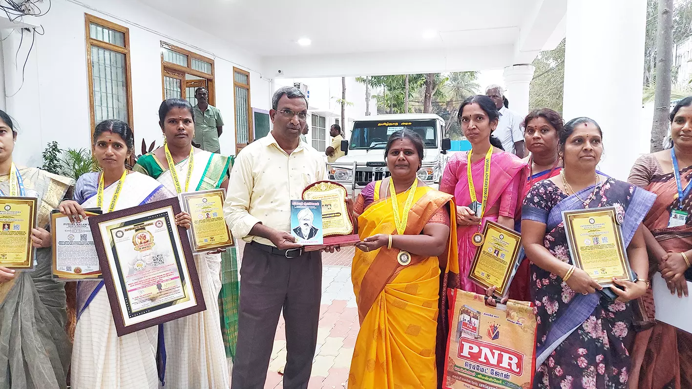 8 ஆயிரம் ஆடியோக்களை ஒளிபரப்பி அரசு பள்ளி ஆசிரியர்கள், மாணவிகள் உலக சாதனை 8 ஆயிரம் ஆடியோக்களை ஒளிபரப்பி அரசு பள்ளி ஆசிரியர்கள், மாணவிகள் உலக சாதனை