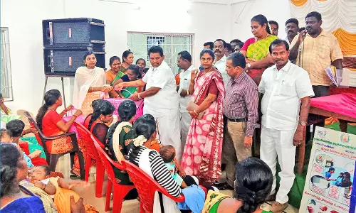 திருச்செந்தூரில் தாய்மார்களுக்கு ஊட்டச்சத்து பெட்டகம்  - அமைச்சர் அனிதா ராதாகிருஷ்ணன் வழங்கினார்