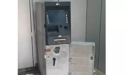 கும்மிடிப்பூண்டி சிப்காட் தொழிற்பேட்டையில் ஏ.டி.எம். எந்திரத்தை உடைத்து கொள்ளை முயற்சி