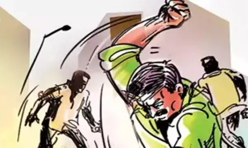 அரசு பஸ் டிரைவர் கண்டக்டர் மீது தாக்குதல்