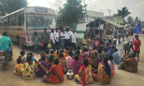 உளுந்தூர்பேட்டை அருகே குடிதண்ணீர் கேட்டு பொதுமக்கள் சாலை மறியல்